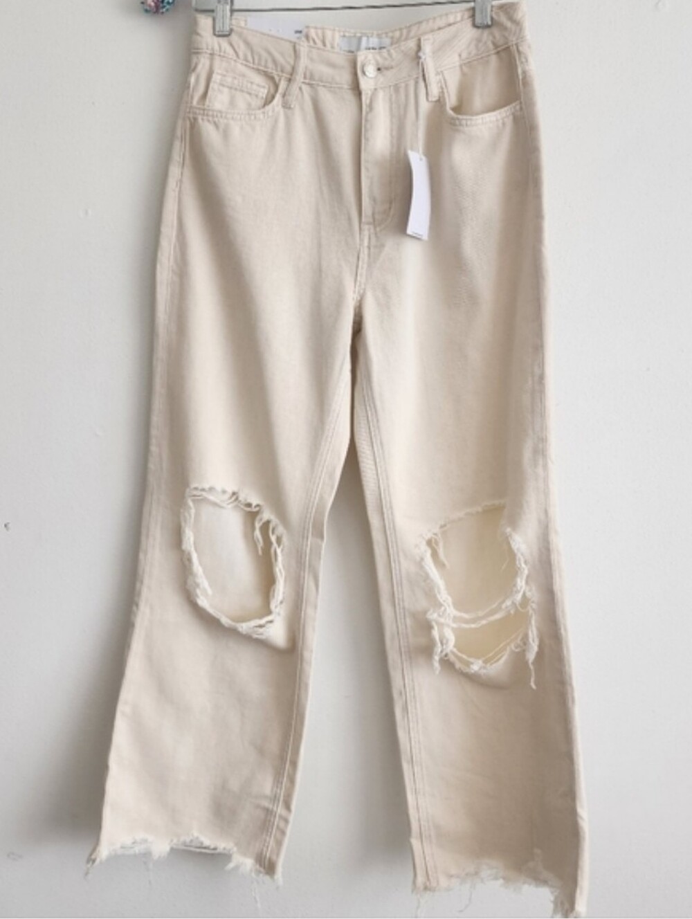 Vervet by Flying Monkey Leslie High Rise 90s Distressed Cropped Jeans Cream 27 - Picture 2 of 10